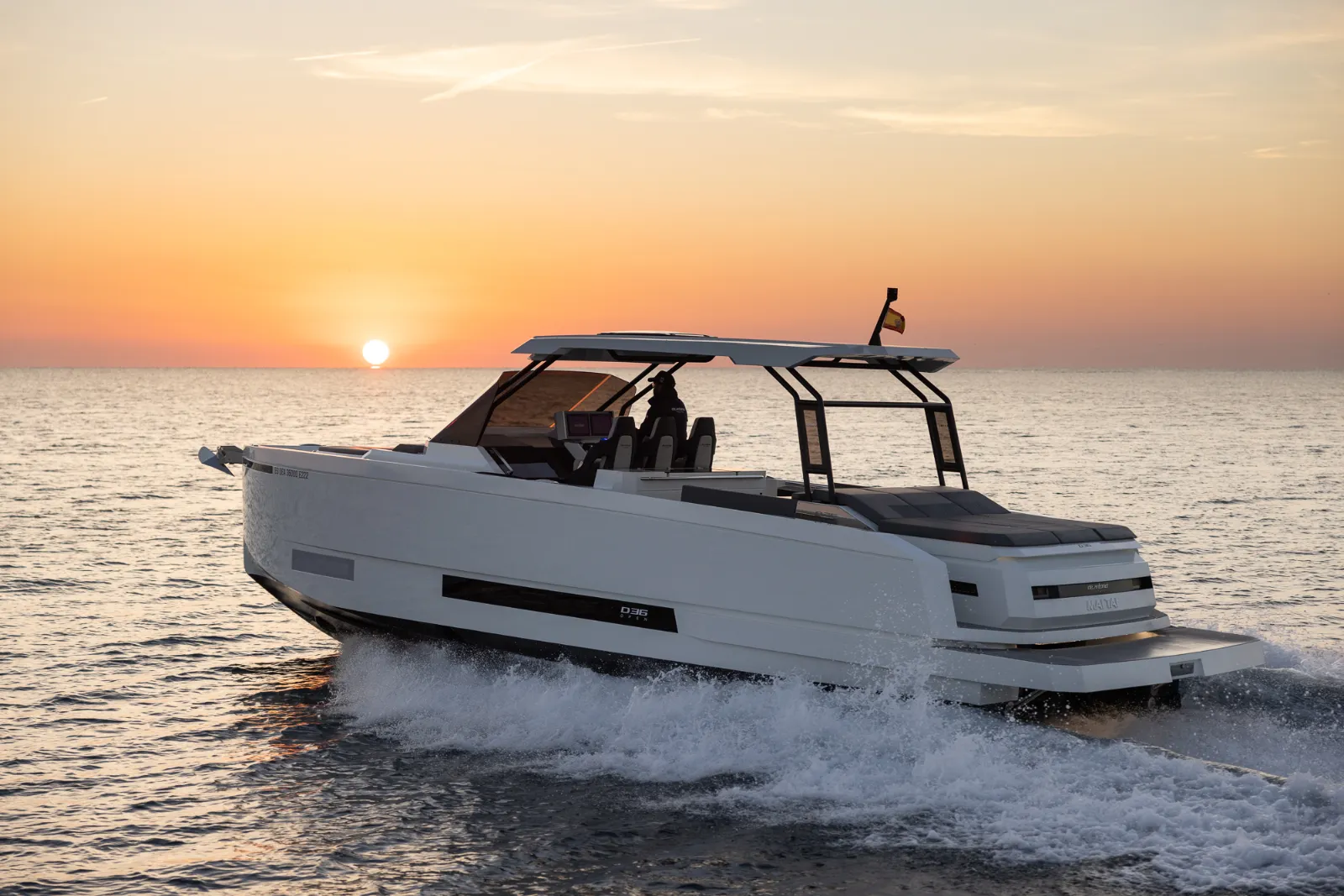 De Antonio Yachts - imagen 3